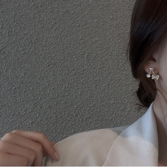 💙💕💕Last one Butterfly Pearl Rhinestone Stud Earrings - Picture 2 of 11